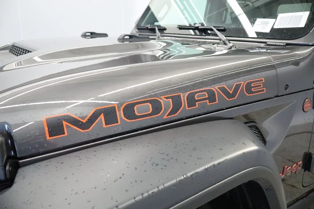 New 2026 Granite Crystal Metallic Clear-Coat Exterior Paint Jeep Mojave image 14