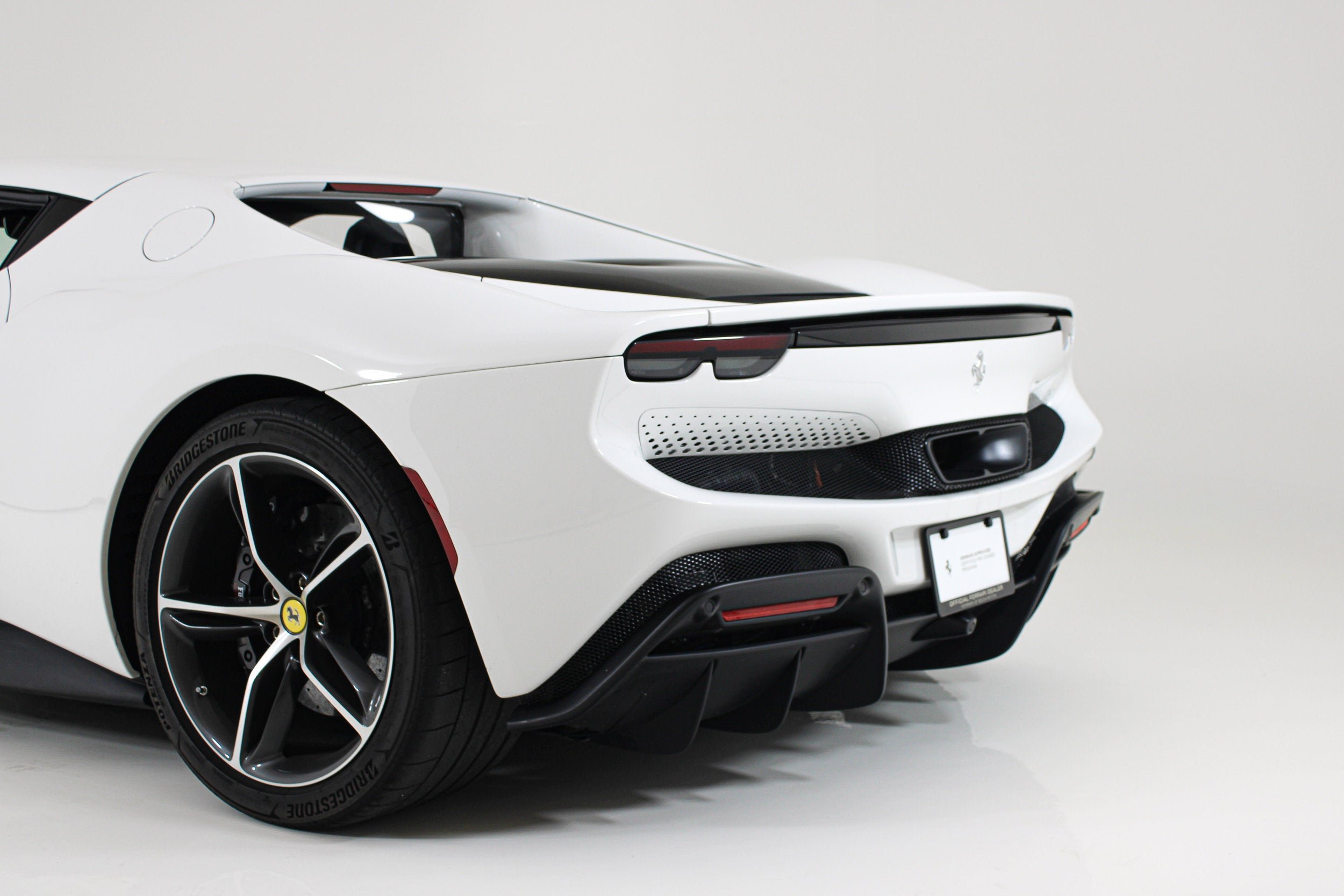 Used 2025 Bianco Cervino Ferrari  image 6