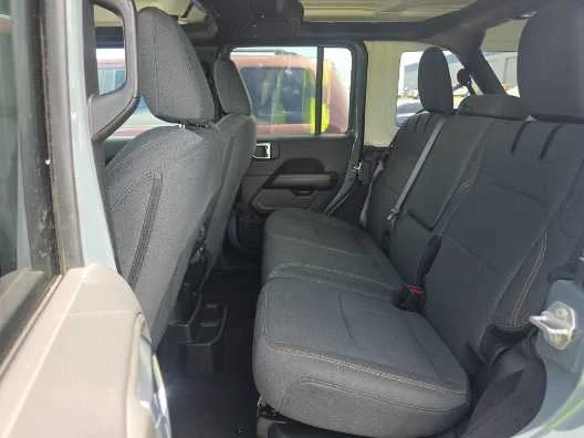 Used 2025 Anvil Clearcoat Jeep Sahara image 9