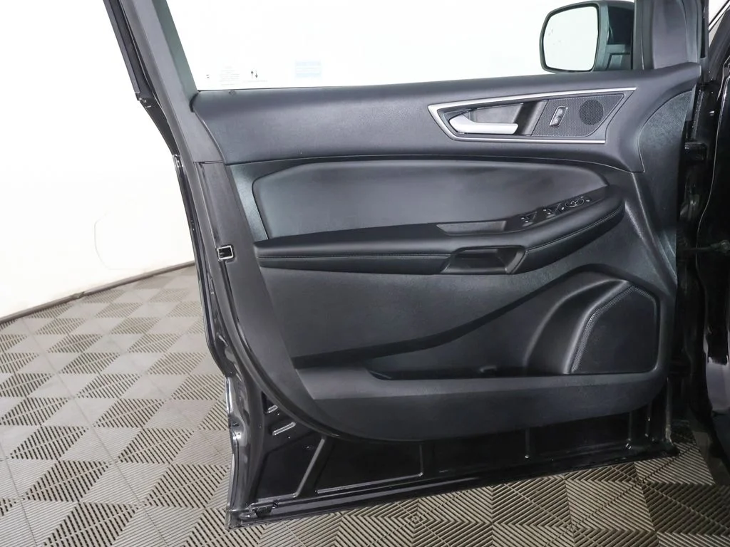 Used 2023 Black Ford SEL image 21