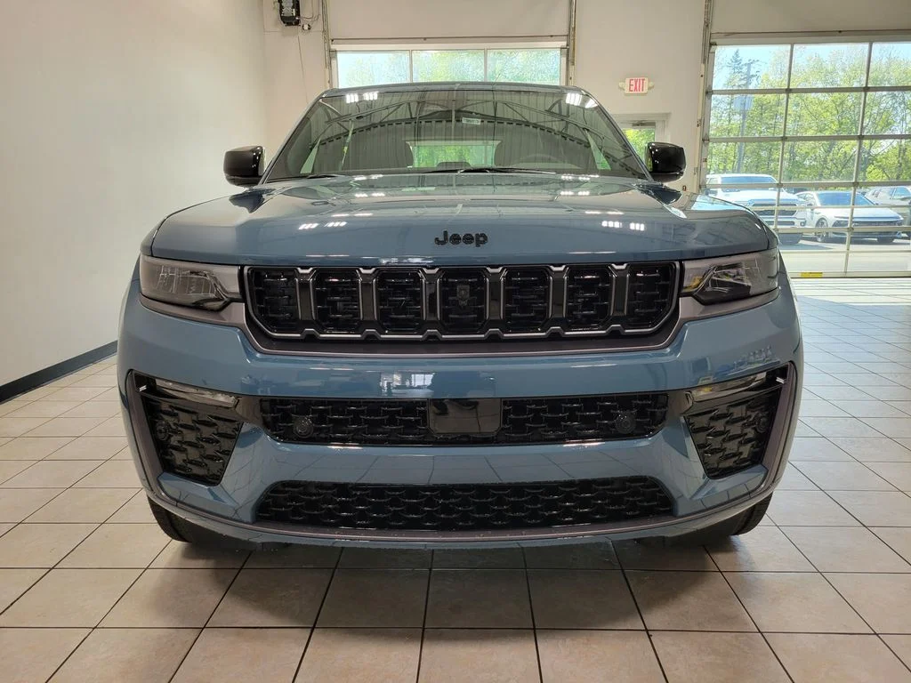 New 2026 Steel Blue Exterior Paint Jeep Limited Reserve image 2