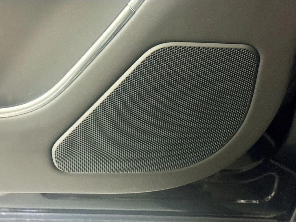 New 2026 Santorini Black Land Rover SE image 18