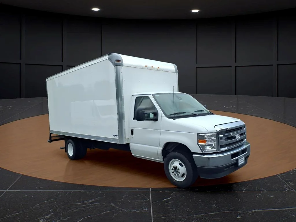 2026 Ford E-Series DRW E-450 Super Duty 158 in WB's photo
