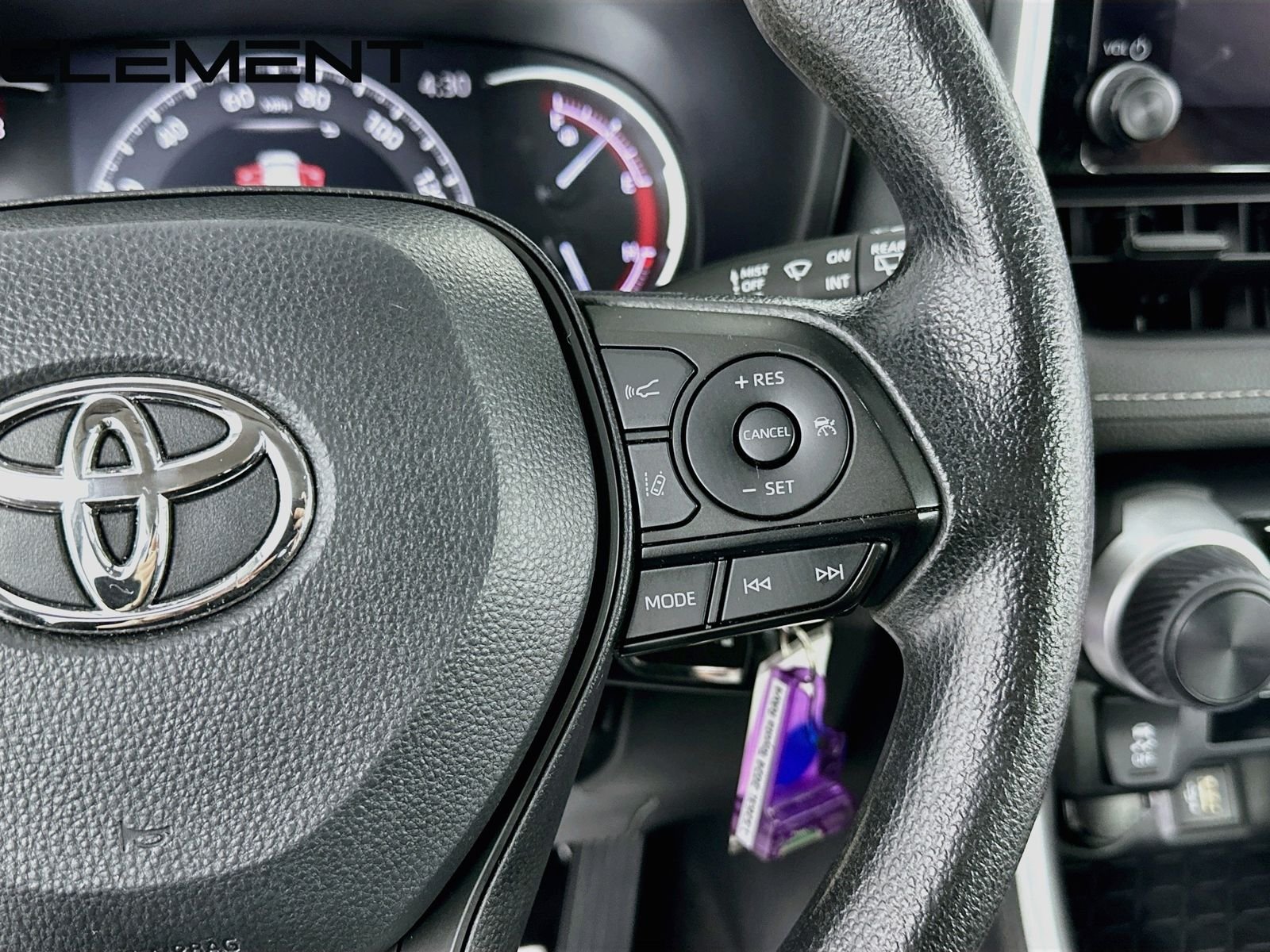 2024 Toyota RAV4 LE - Photo 17