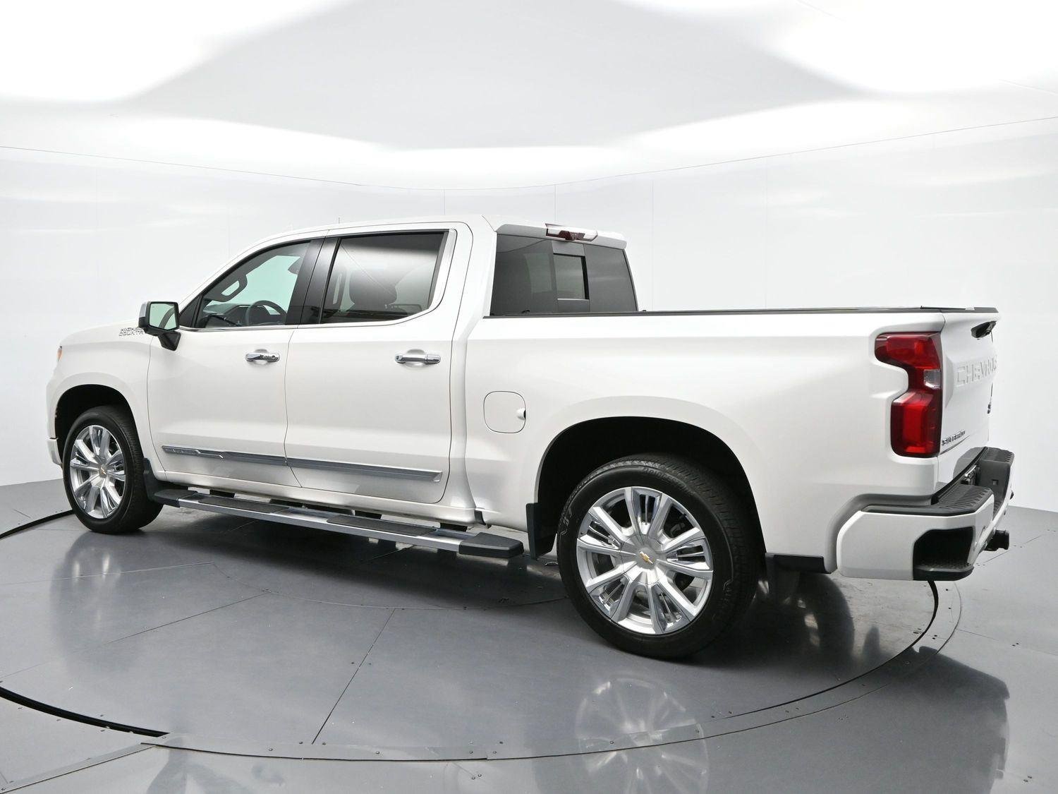 Used 2024 Iridescent Pearl Tricoat Chevrolet High Country image 5
