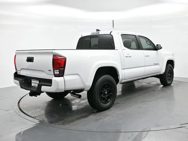 Used 2022 White Toyota SR5 image 7