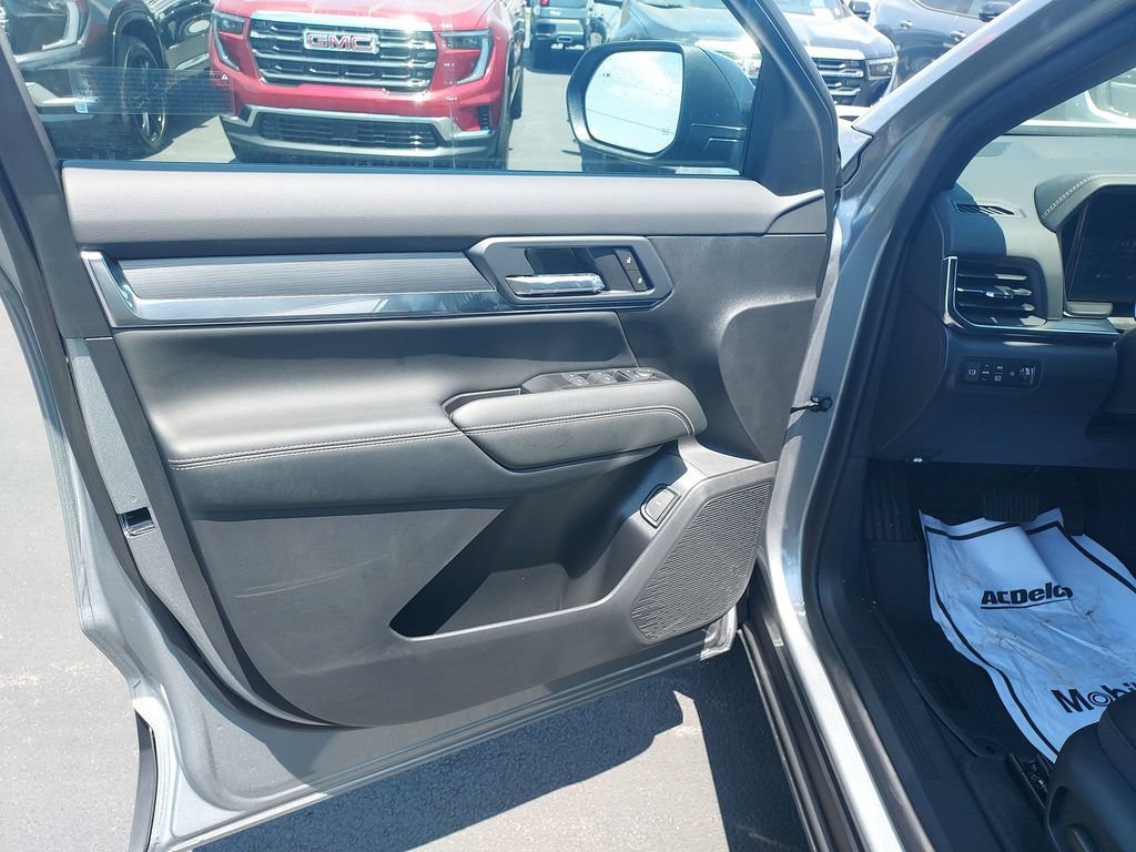 New 2027 Sterling Metallic GMC AWD Elevation image 11