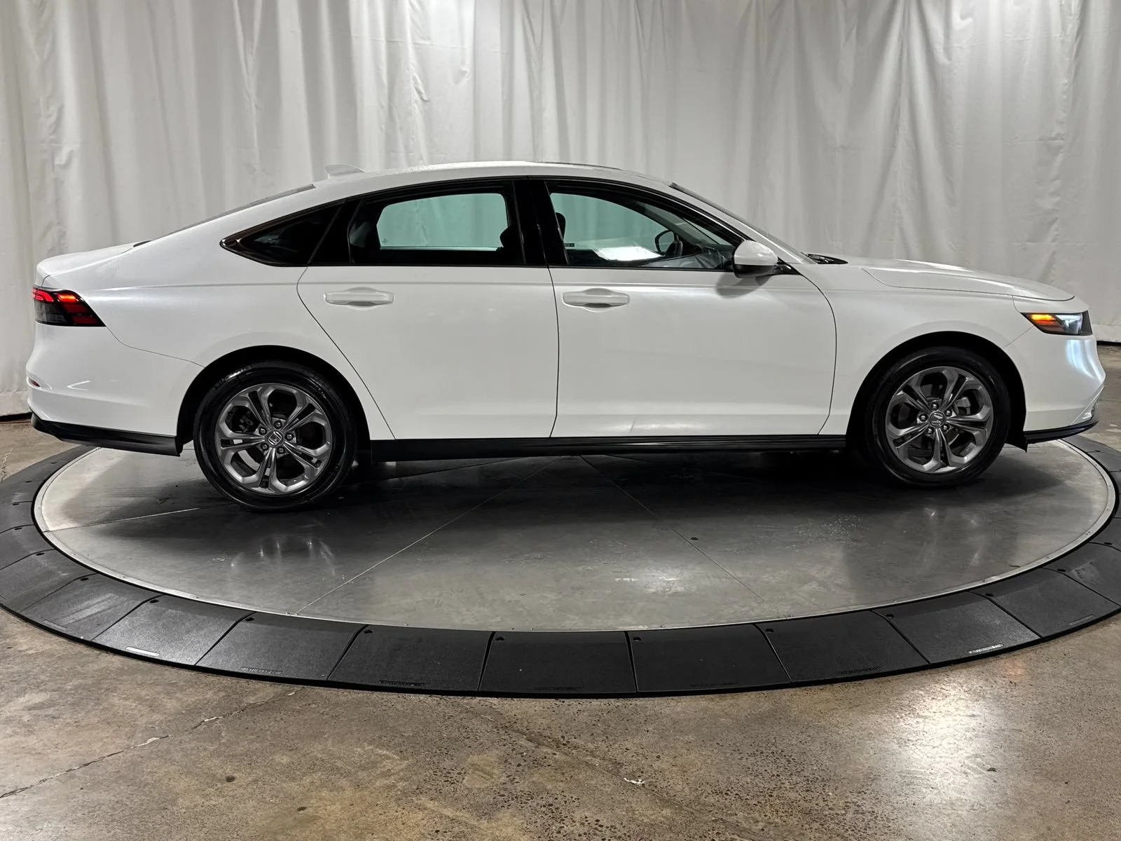 Certified Used 2023 Platinum White Pearl Honda EX image 30