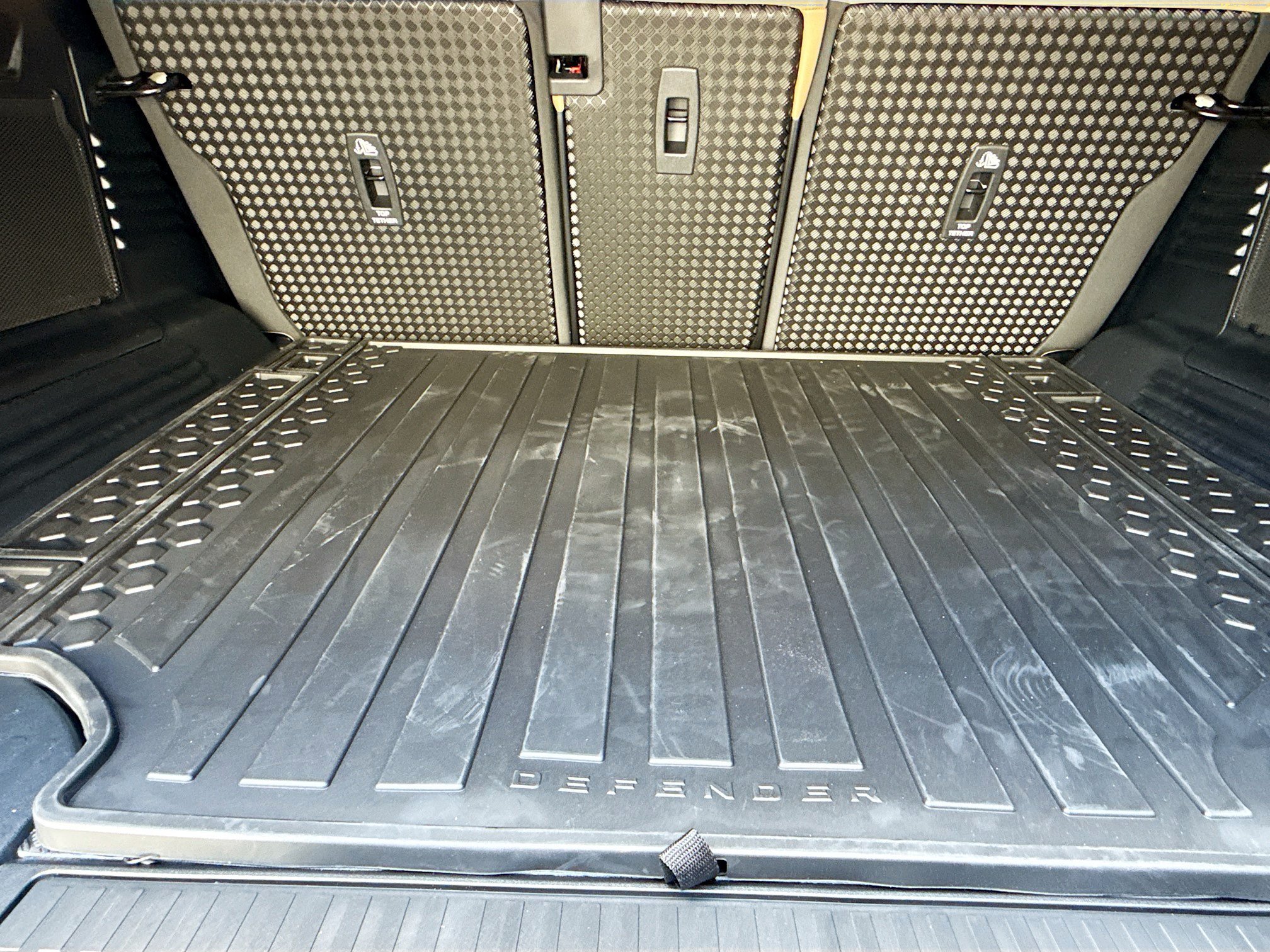 New 2026 Santorini Black Land Rover X-Dynamic SE image 12