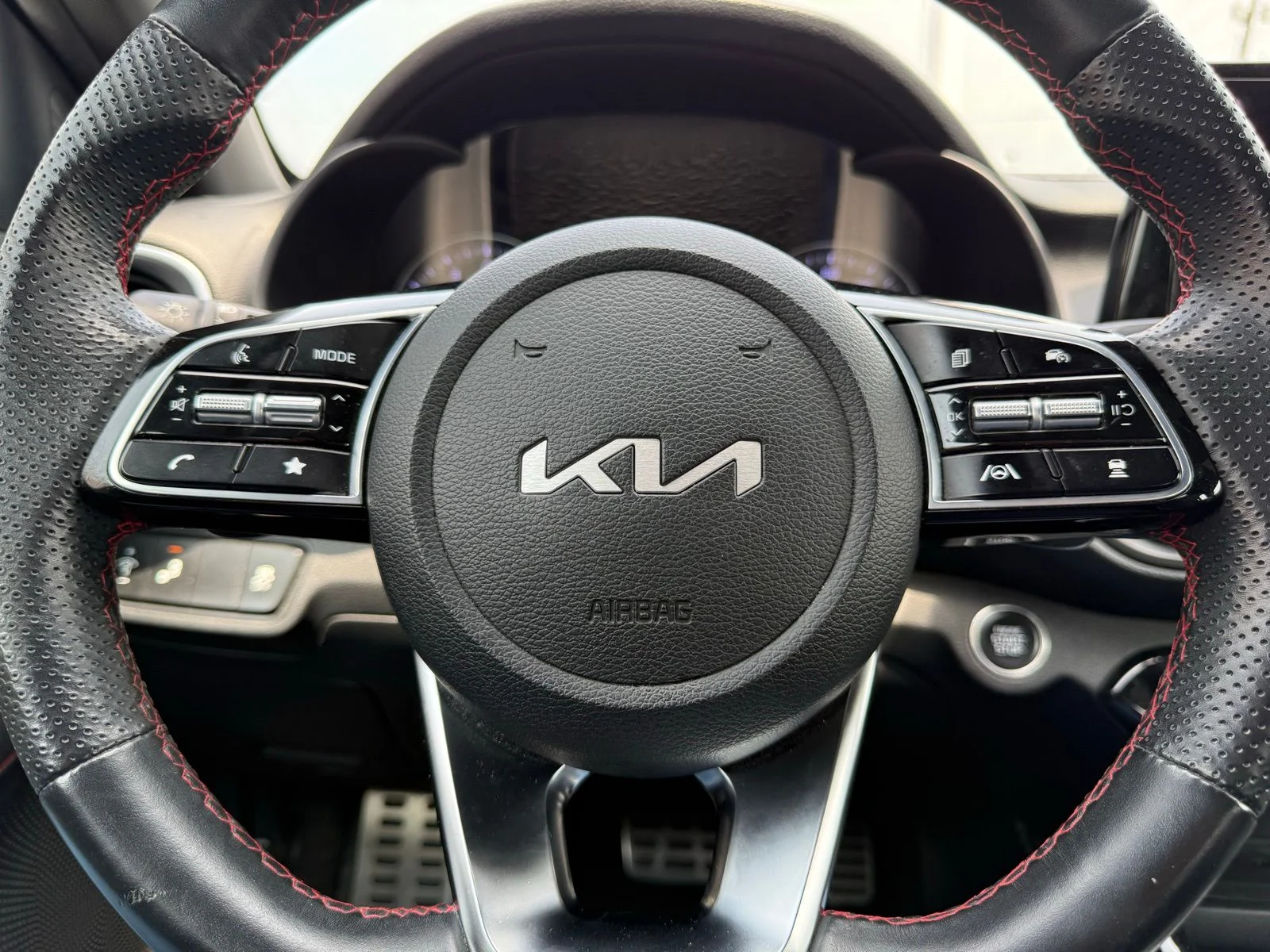 Used 2023 White Kia GT image 10