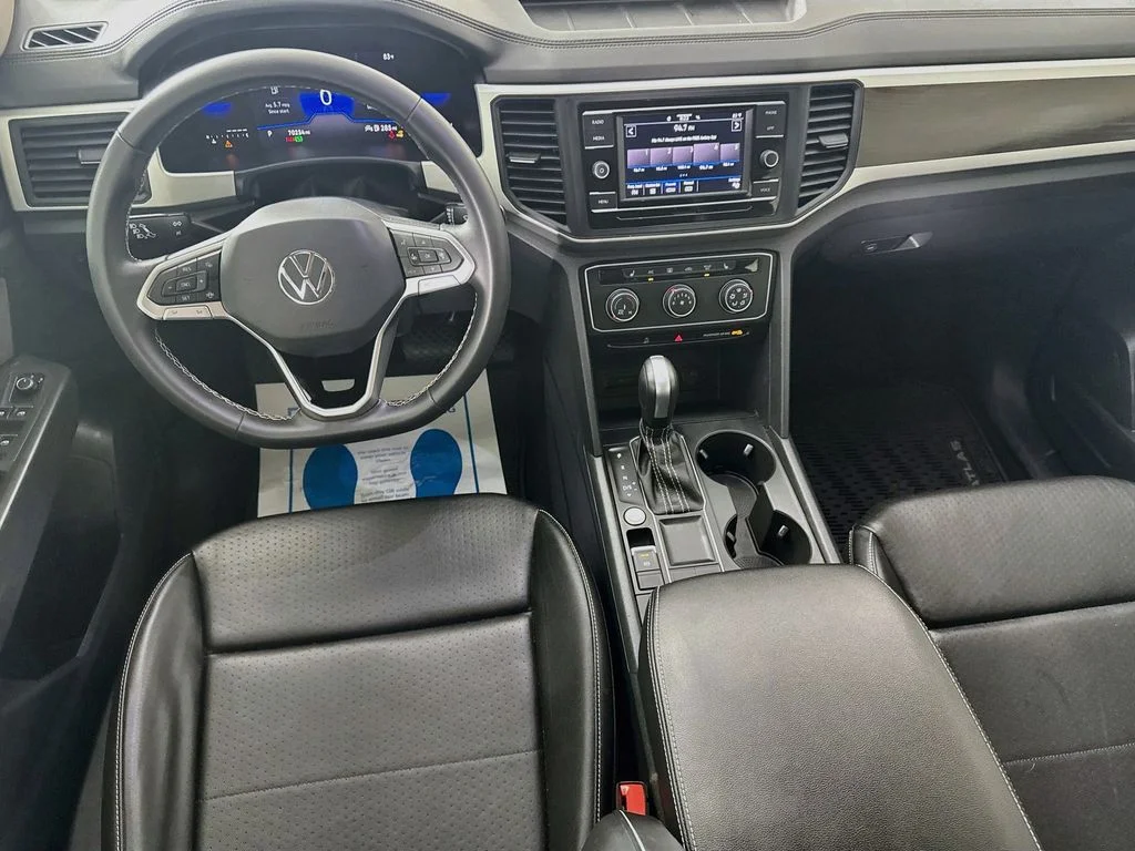 Used 2022 Silver Volkswagen 2.0T SE image 27