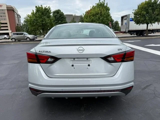 Used 2024 Silver Nissan 2.5 SV image 7