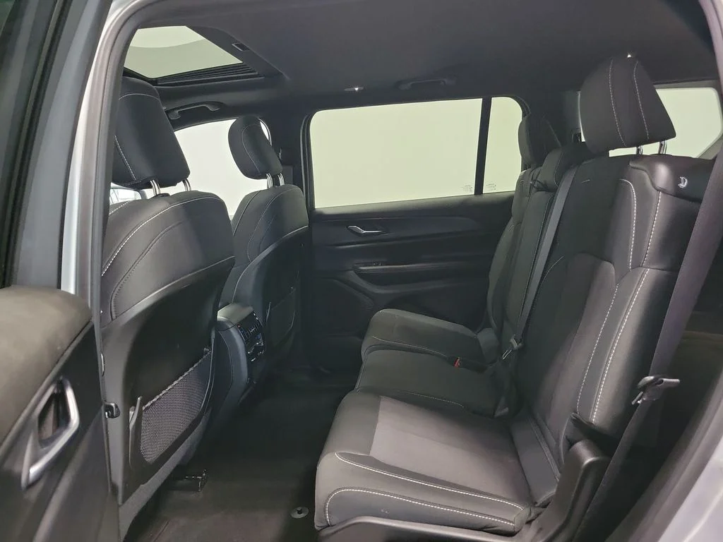 Used 2024 Silver Jeep Laredo image 27