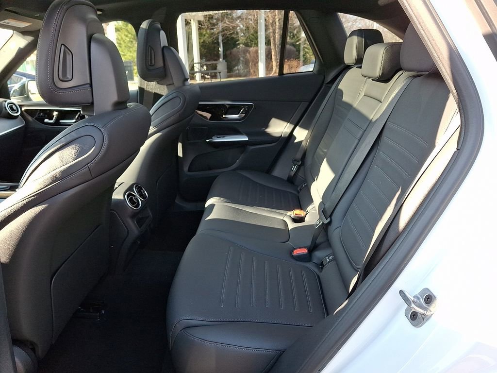 New 2026 Polar White Mercedes-Benz GLC 300 image 25