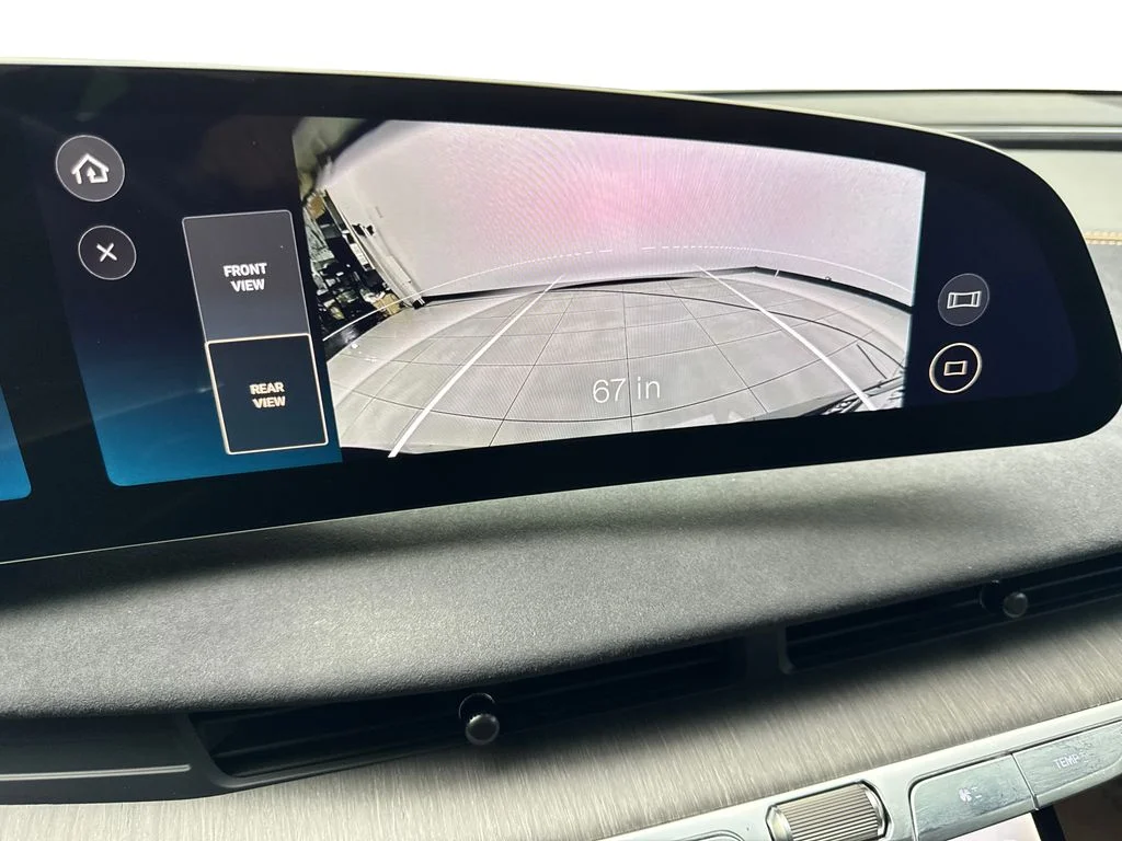 Used 2022 Red Lucid Grand Touring image 25