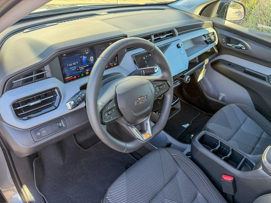 New 2027 Sterling Grey Metallic Chevrolet LT image 9