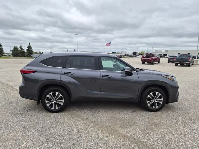 Used 2022 Gray Toyota XLE image 4