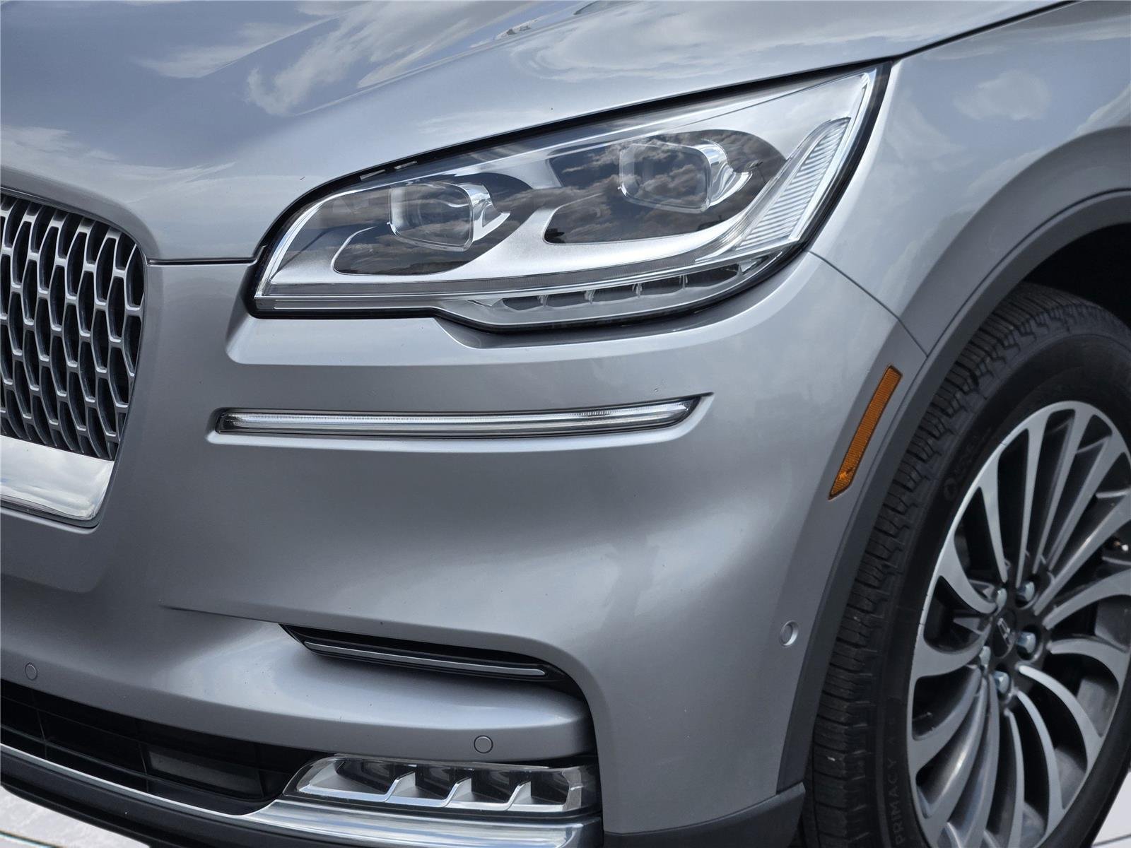 Used 2022 Silver Radiance Metallic Clearcoat Lincoln Reserve image 10