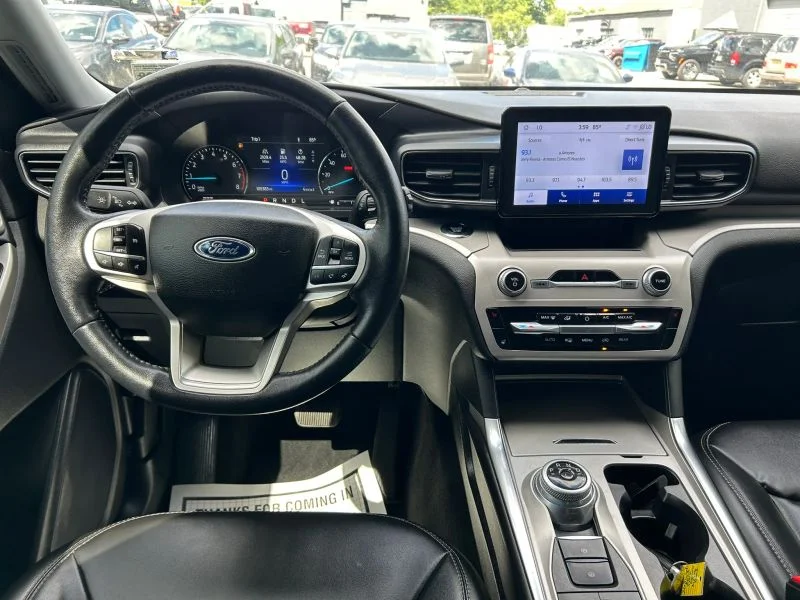 Used 2023 Black Metallic Ford XLT Sport Utility 4D image 47