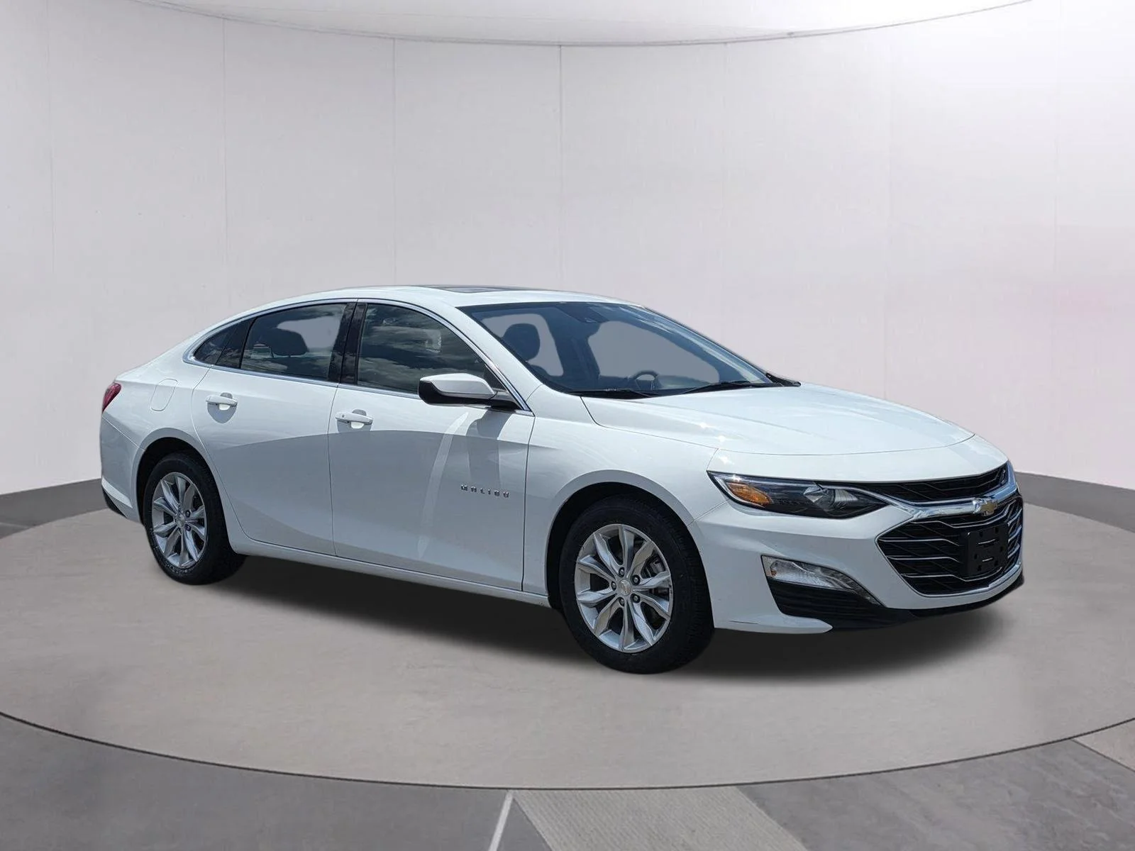 Used 2024 Summit White Chevrolet LT image 7