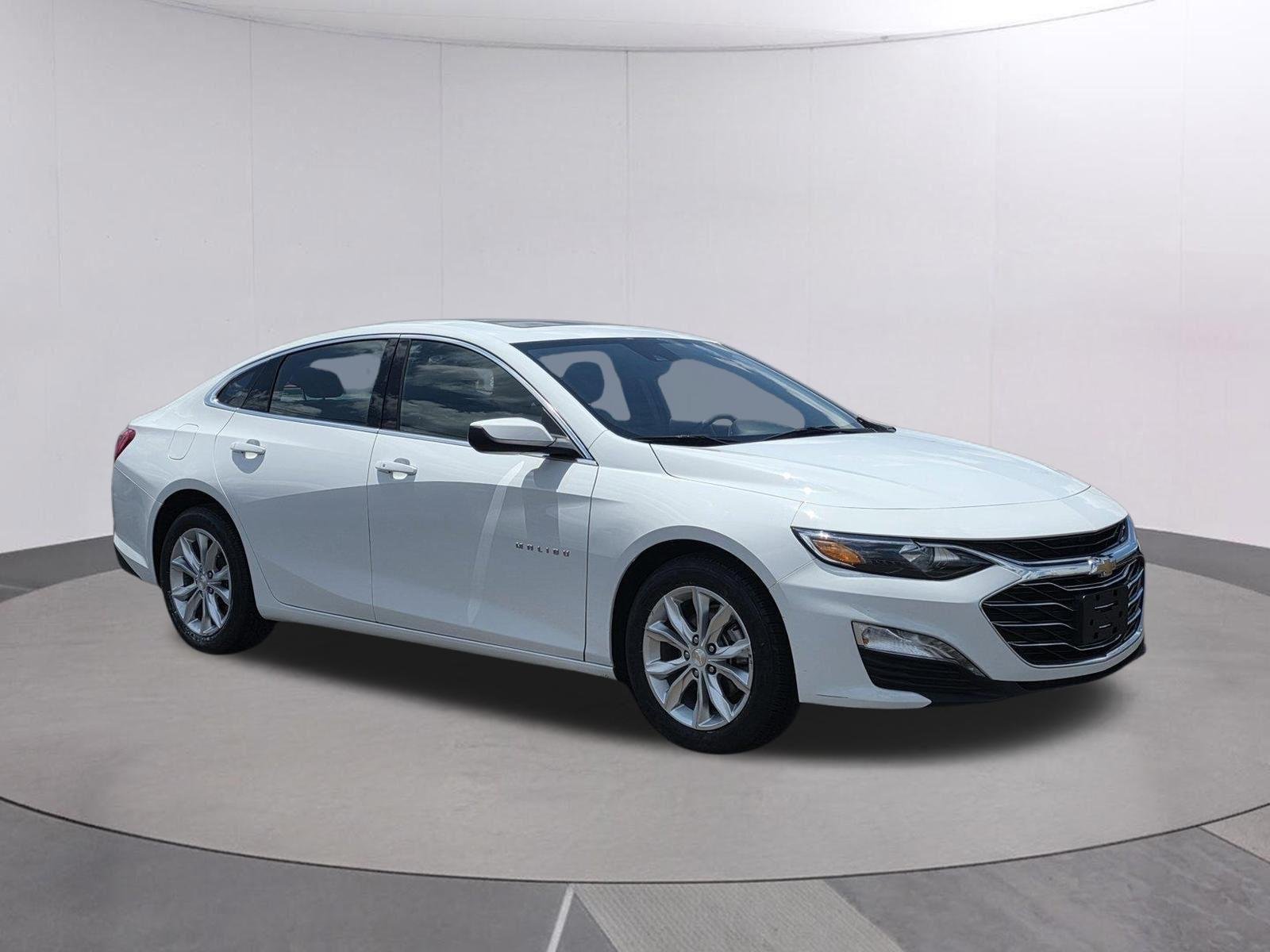 Used 2024 Summit White Chevrolet LT image 7