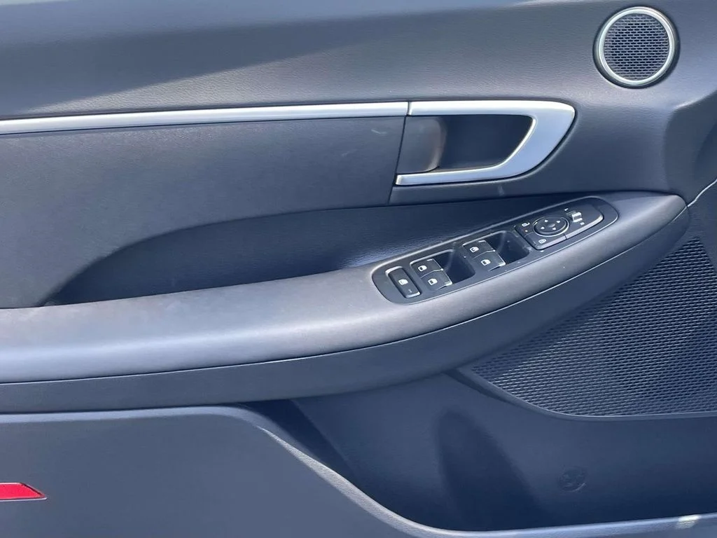 New 2026 White Hyundai SE image 13