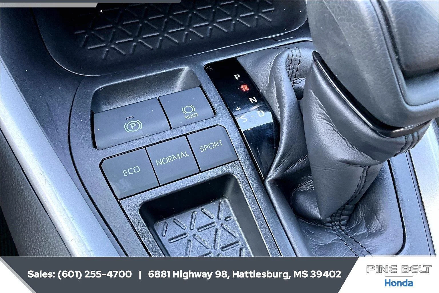 Used 2025 Ice Cap Toyota XLE image 23