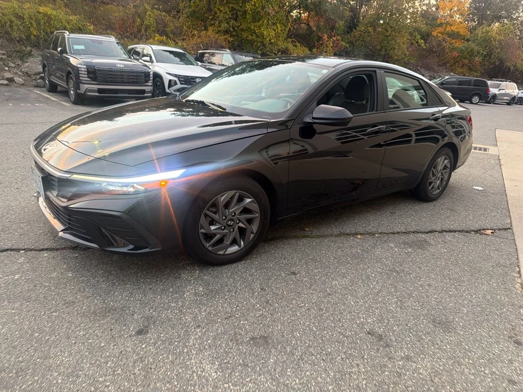 Used 2024 Abyss Black Hyundai SEL image 3