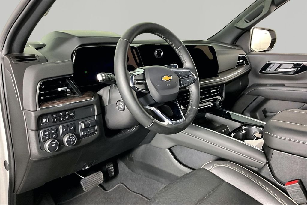 Used 2025 Beige Chevrolet Premier image 12