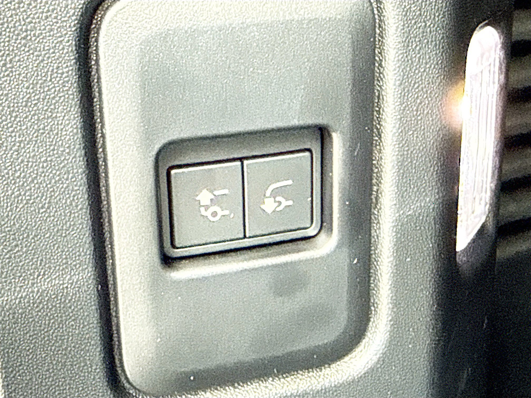 New 2026 Fuji White Land Rover X-Dynamic SE image 13