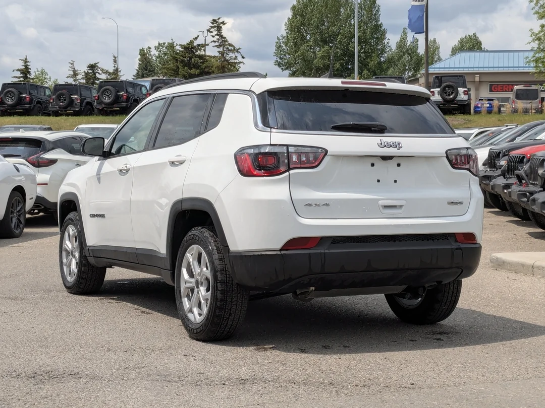 New 2025 White Jeep North - - 4X4 - Heated seats - Forward Collision Warning & More! image 5