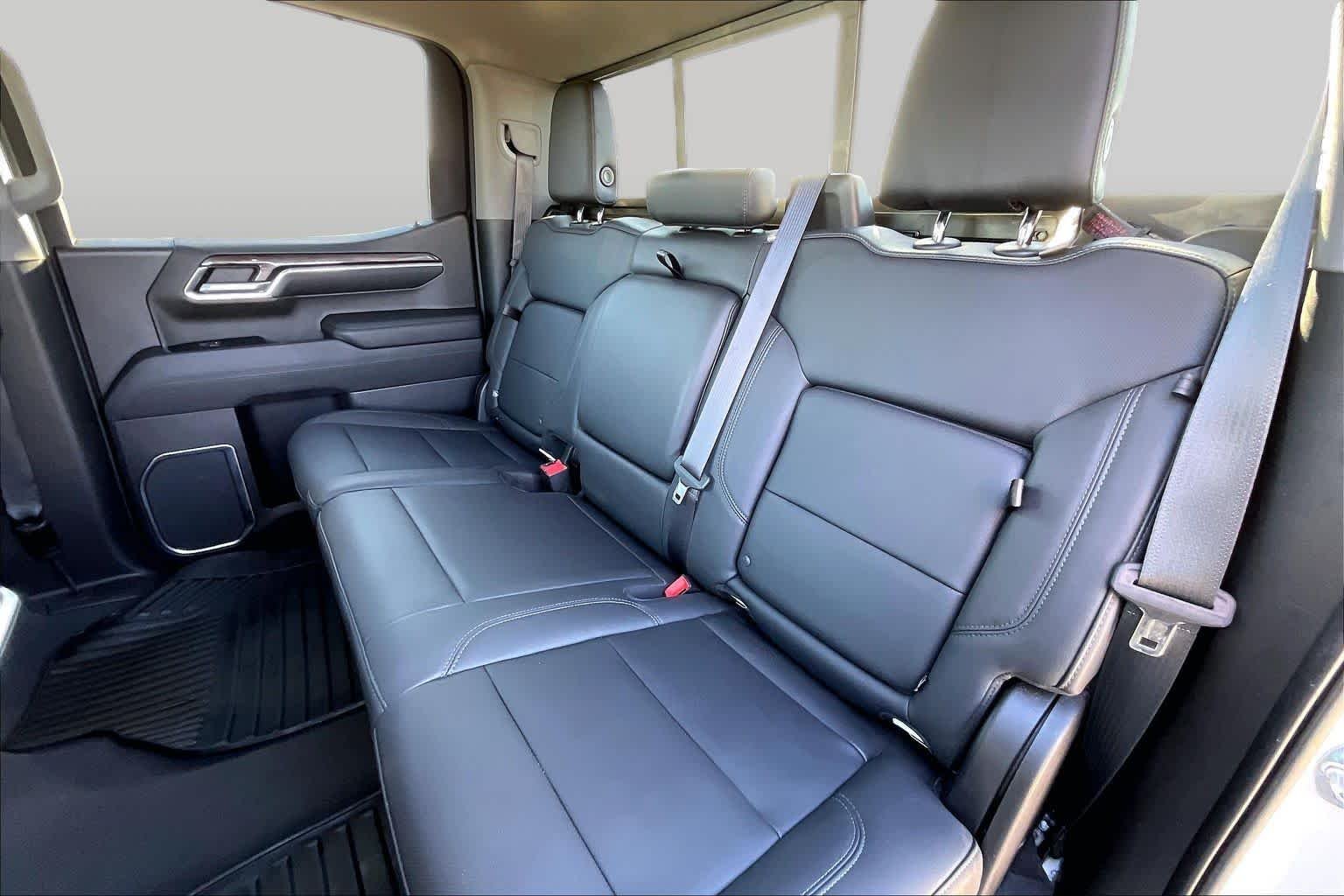 Used 2022 Iridescent Pearl Tricoat Chevrolet LTZ image 21