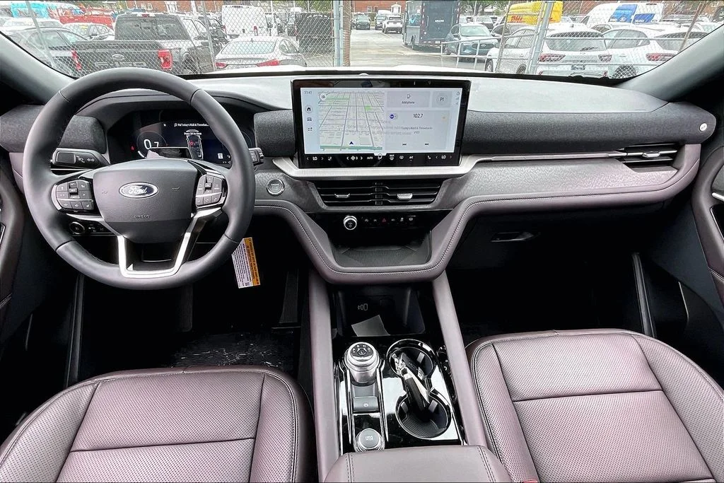 New 2026 Star White Metallic Tri-Coat Ford Platinum™ image 14
