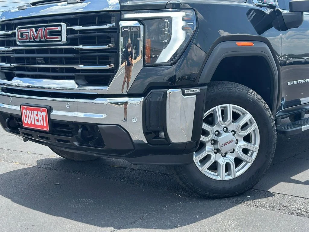 Used 2024 Black GMC SLT image 3