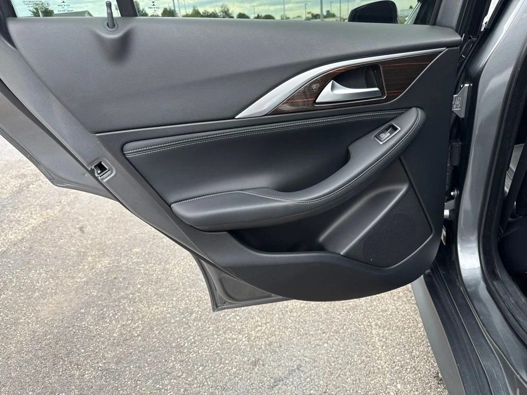 Used 2017 Graphite Shadow INFINITI Premium image 27