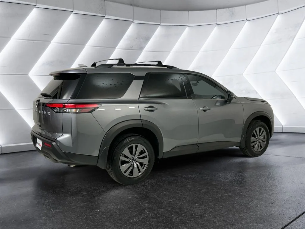 Used 2025 Gray Nissan SV image 4