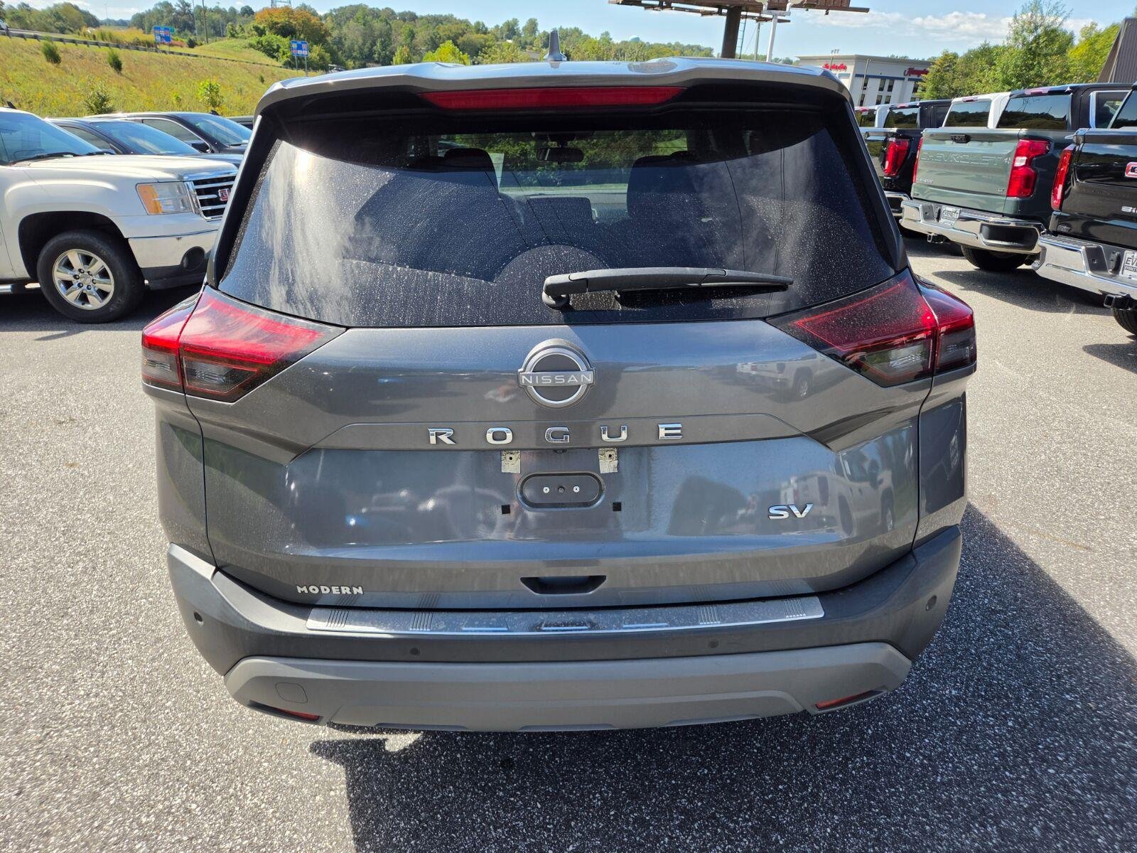 Used 2022 Grey Nissan SV image 6
