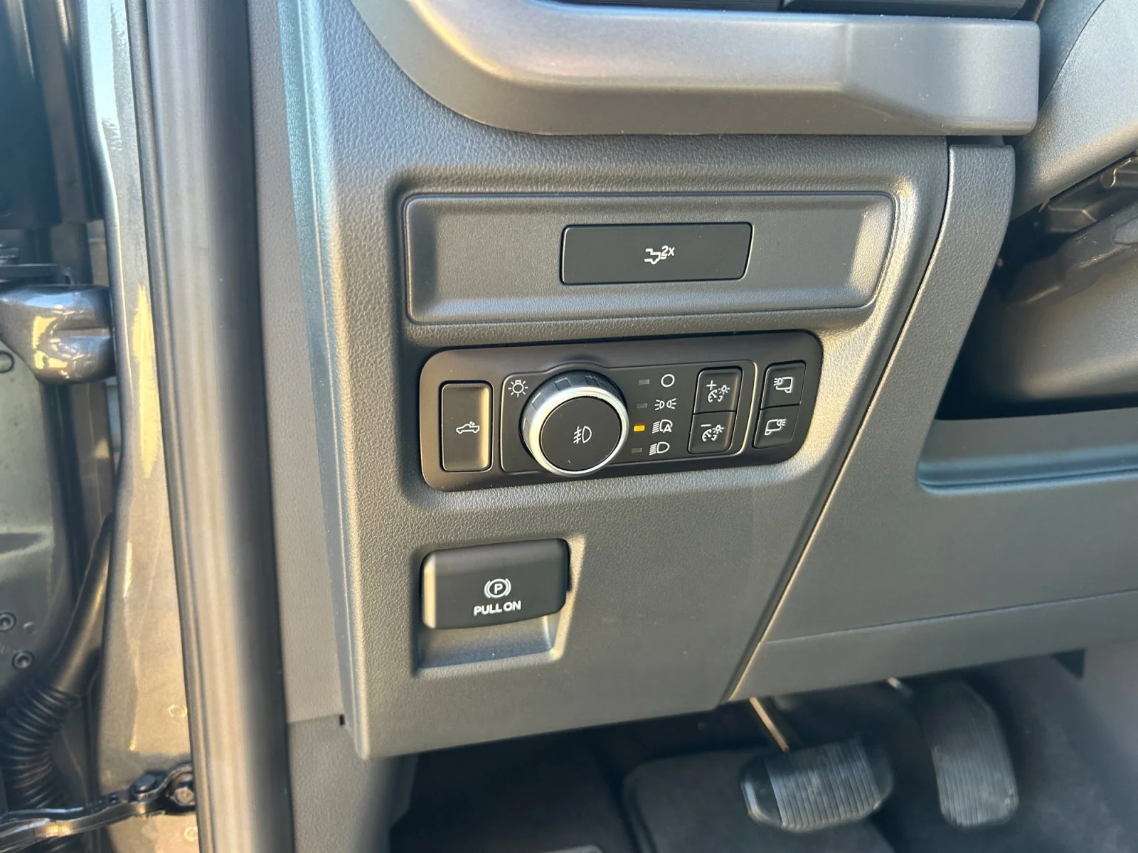 New 2026 Carbonized Grey Metallic Ford XLT image 16