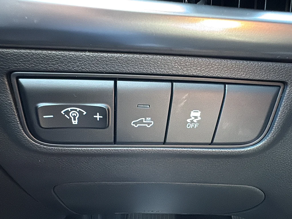 Used 2025 Atlas White Hyundai  image 21
