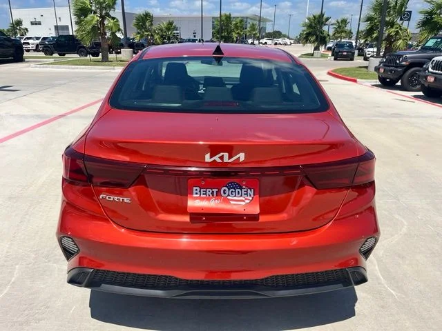 Used 2024 Red Kia LXS image 7