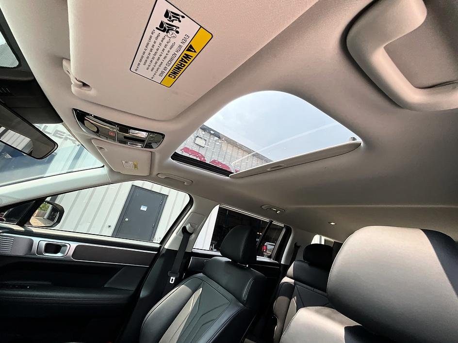 Used 2025 Gray Hyundai XRT image 30