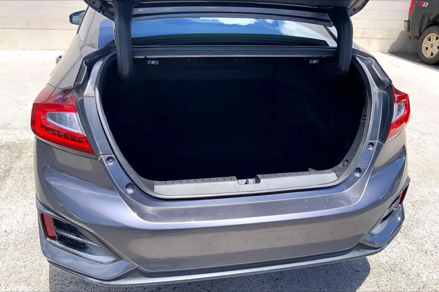 Used 2018 Gray/gray Honda NA image 18