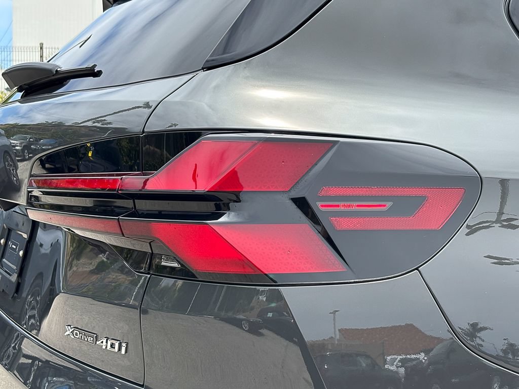 New 2026 Dravit Grey Metallic BMW xDrive40i image 5