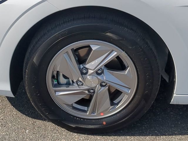 New 2026 White Hyundai SE image 36