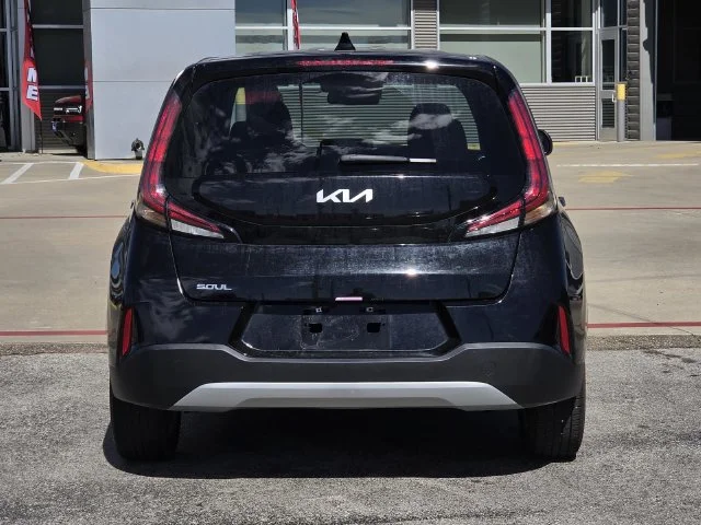 Used 2025 Fusion Orange Kia LX image 9