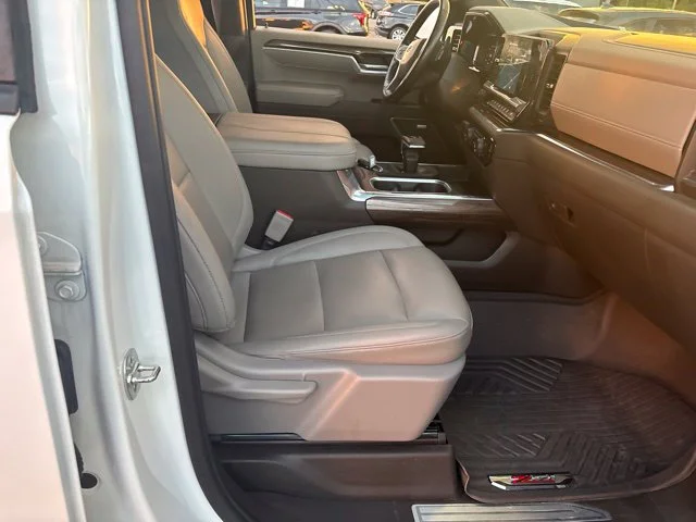 Used 2025 Summit White Chevrolet RST image 14