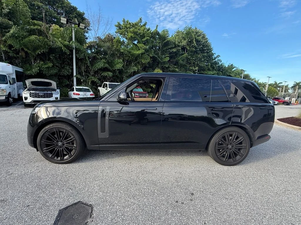 Used 2025 Black Land Rover SE image 4