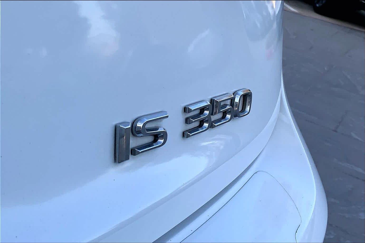 Used 2014 Ultra White Lexus  image 9