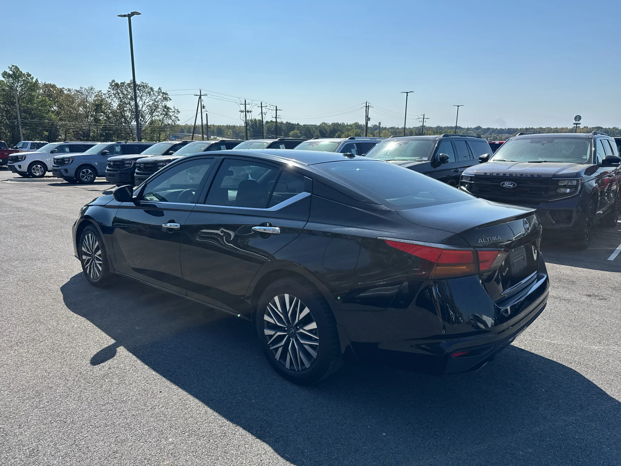 Used 2024 Super Black Nissan 2.5 SV image 9