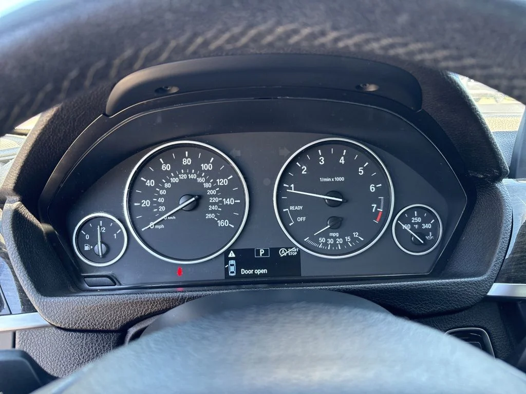 Used 2015 White BMW 320i xDrive image 25
